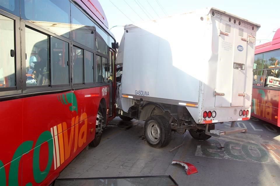 Choque en Ecovía deja 13 lesionados - 2490685