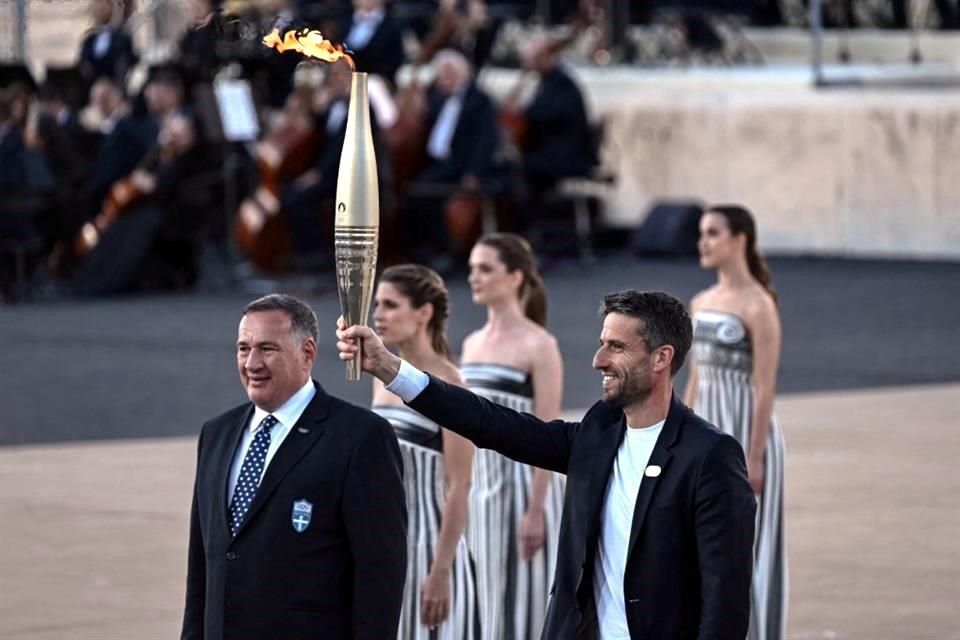 Cancha Entrega Grecia Llama Ol Mpica A Organizadores De Par S