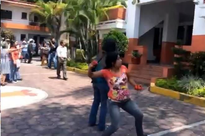Lanzan huevos y jitomates al Palacio Municipal de Cuernavaca - 4303647
