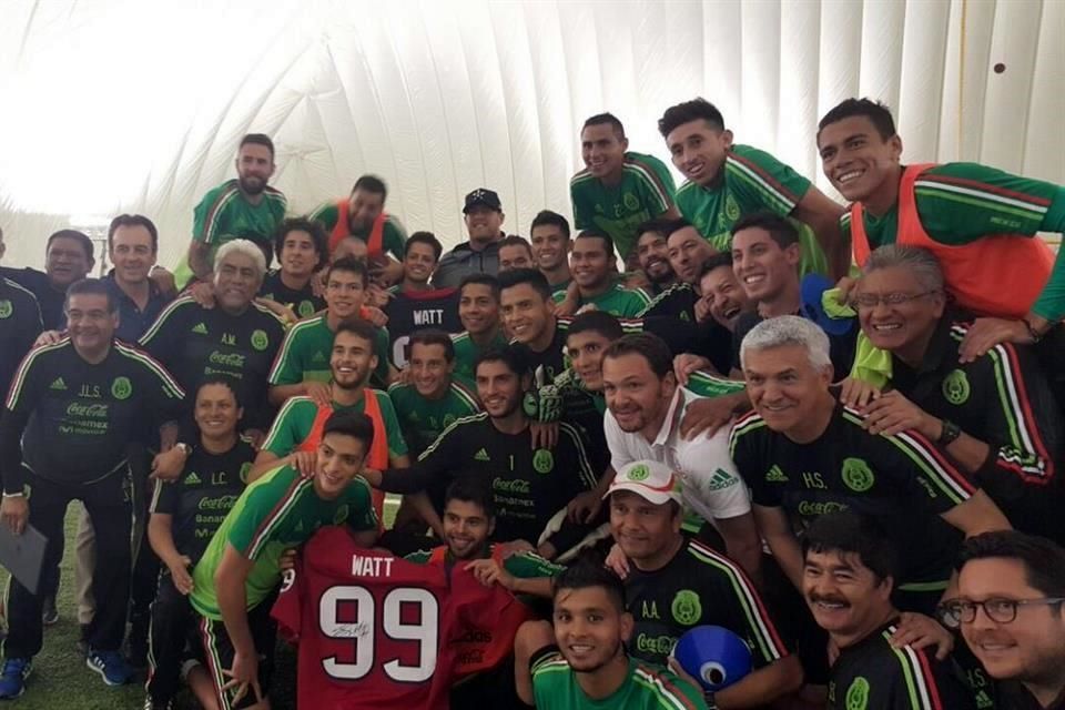 Convive Jj Watt Con Seleccion Mexicana