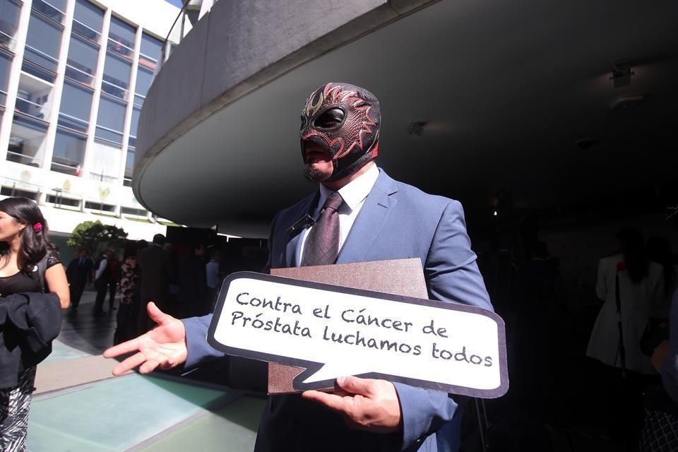 siempre mantenga la próstata en traje formal