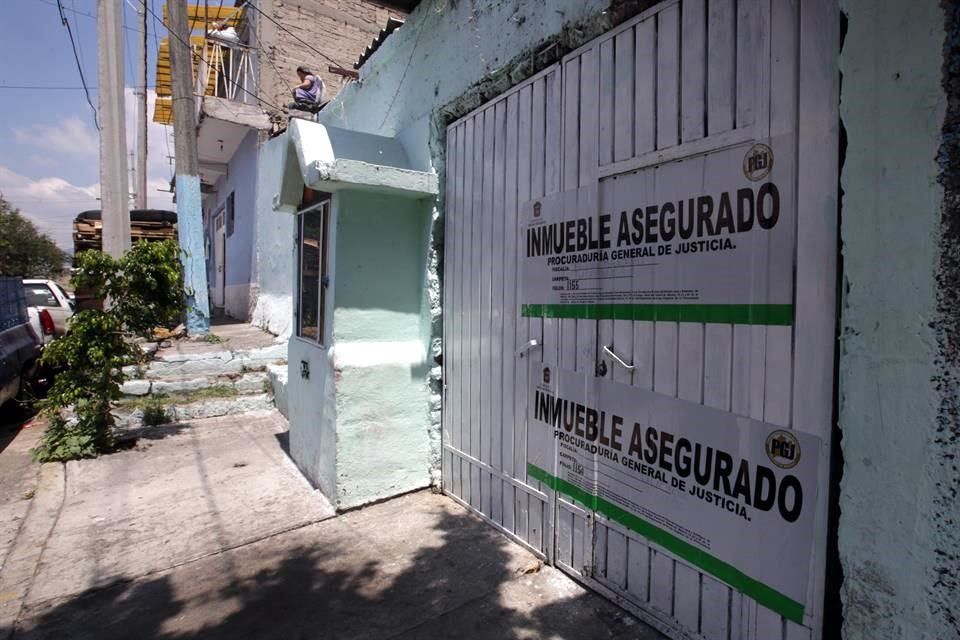 Cuidan casa en Edomex tras hallar apoyos