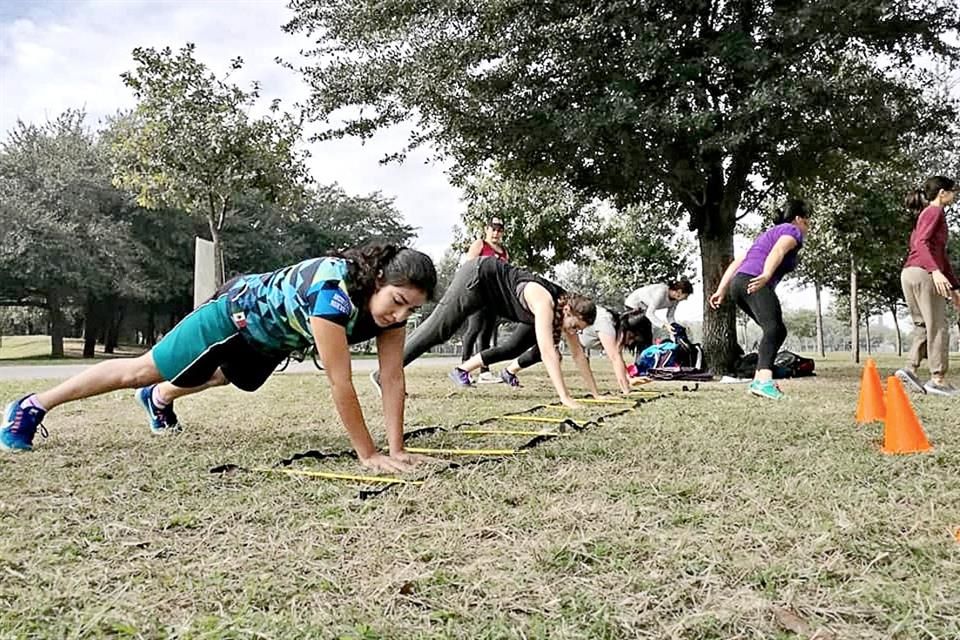 Hacen ejercicio en comunidad