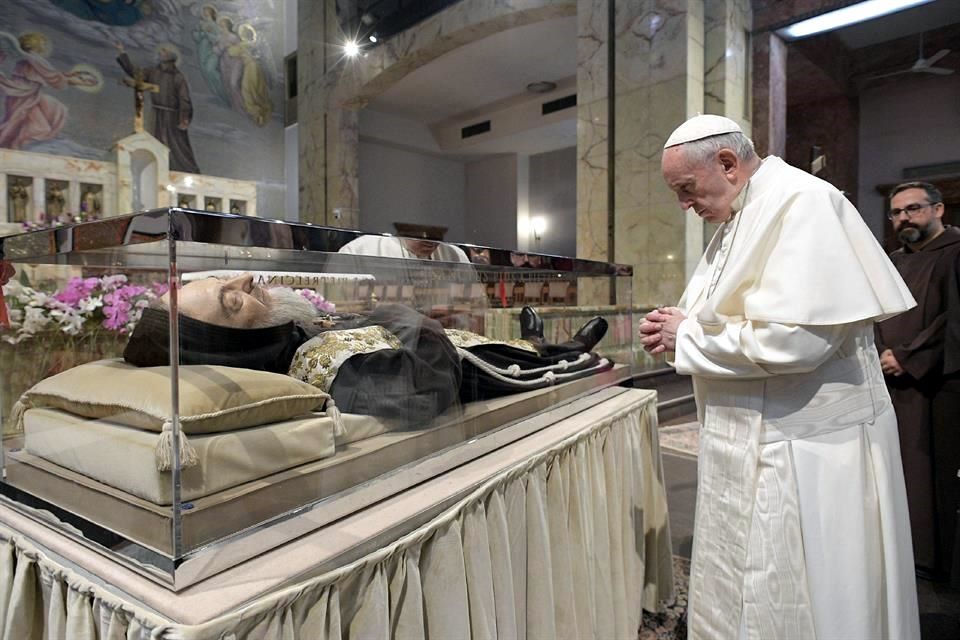 Honra Papa al Padre Pío en Italia