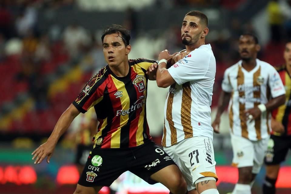 Caen los Leones Negros en debut de Bravo