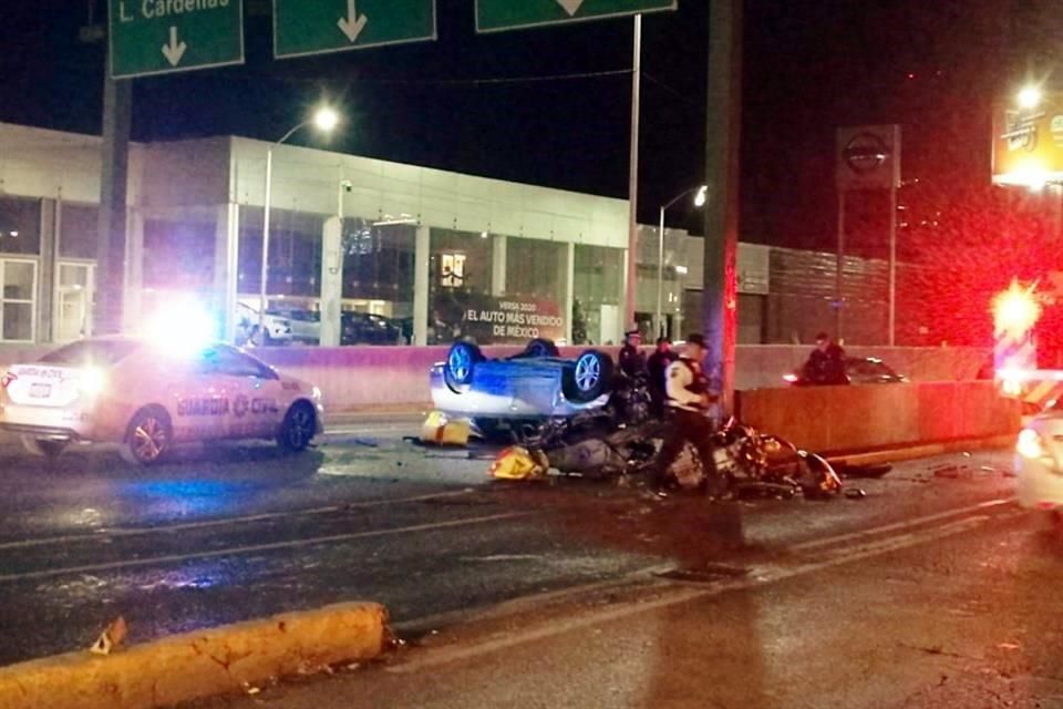 Se estrella, vuelca y destroza auto en Gonzalitos