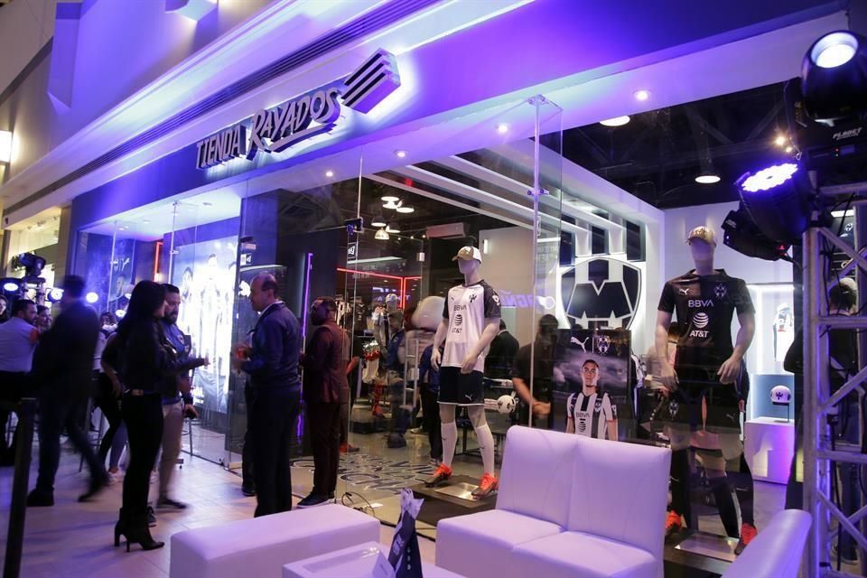 Inauguran Rayados nueva tienda