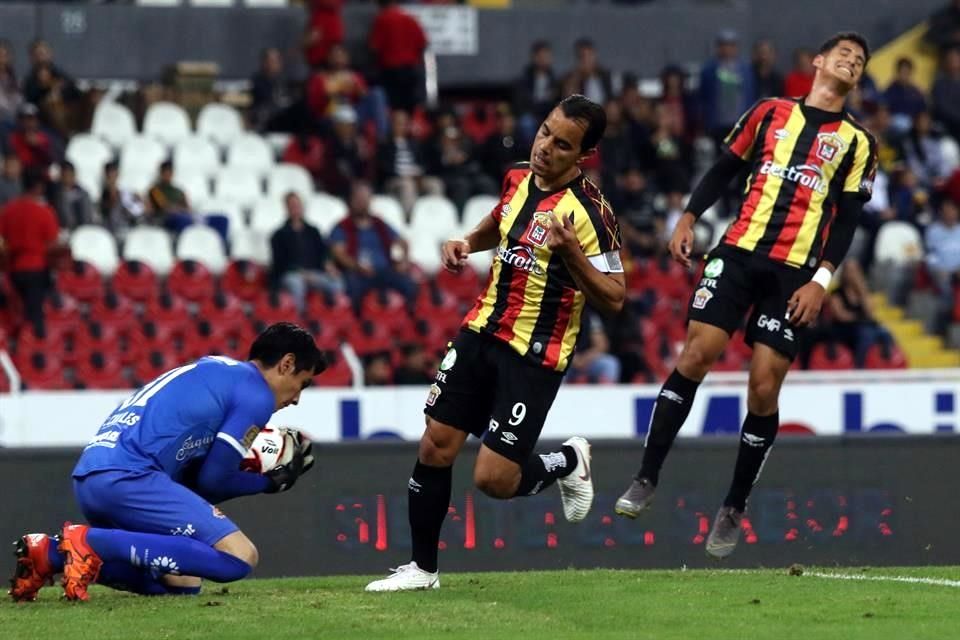 Muerden Leones Negros al campeón