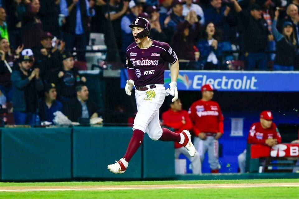 Sañudo en acción con Tomateros de Culiacán - El Sol de Durango