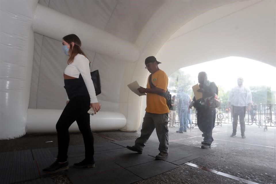 Colocan túnel sanitizante... ahora en Monterrey