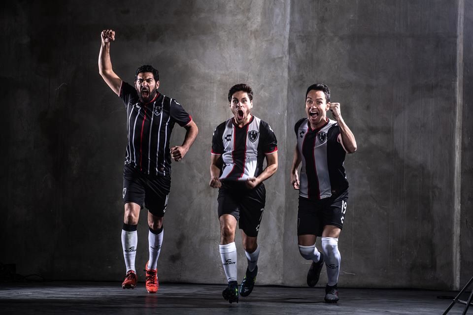 Alistan filme de 'Club de Cuervos'