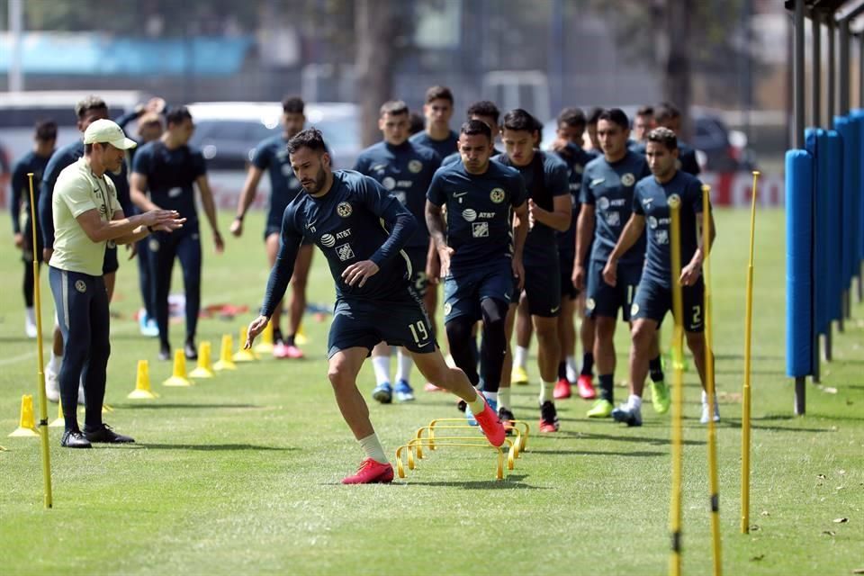 Jugadores del América acuden a realizarse pruebas de Covid-19