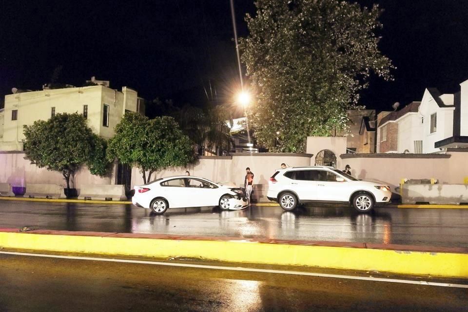 Causa lluvia 3 choques en Leones