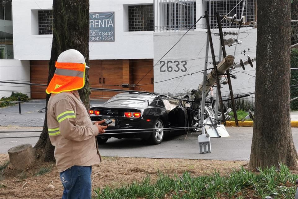 Se lleva Camaro la electricidad en Providencia