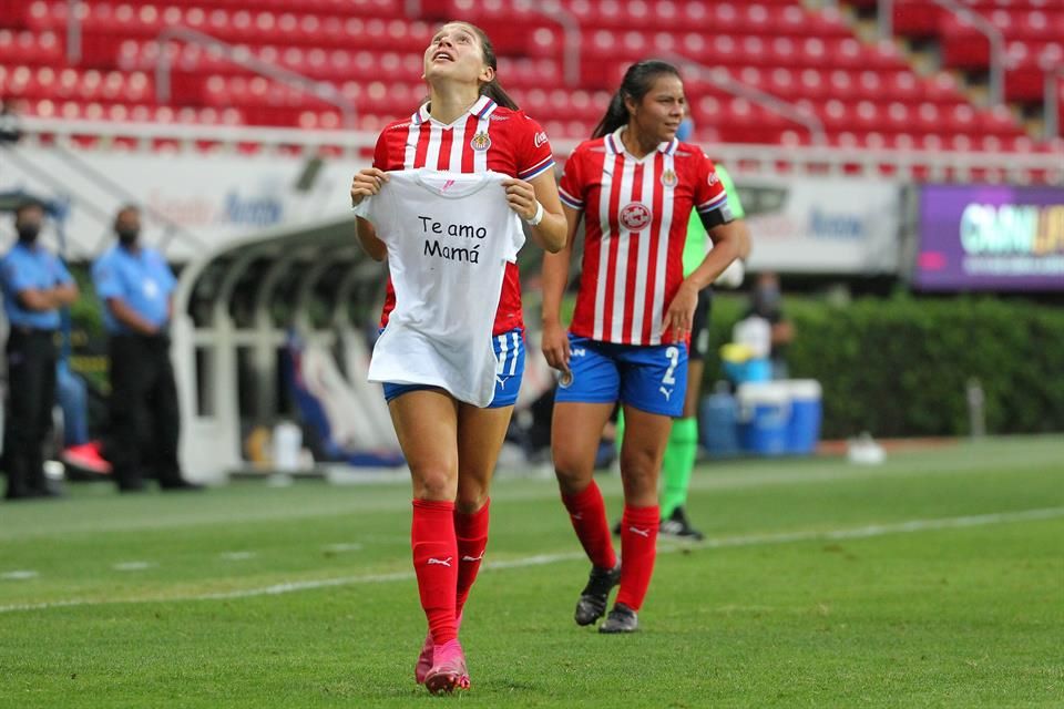 Golea Chivas femenil y se mantiene en la cima Golea Chivas femenil y se mantiene en la cima