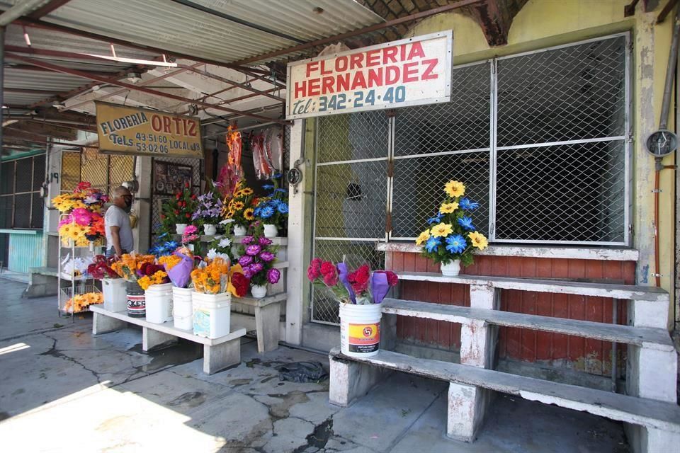 Marchita' pandemia venta de flores en panteones