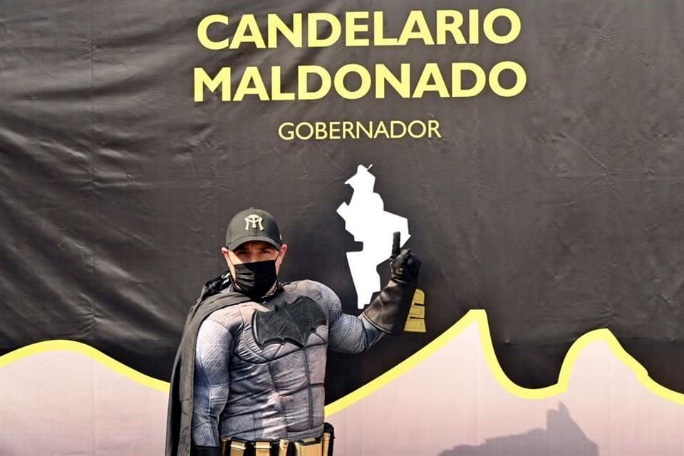 Buscará 'Batman regio' firmas para candidatura