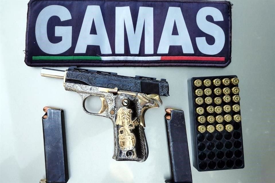 Traía hombre pistola del Chavo del 8 en la Colonia Americana