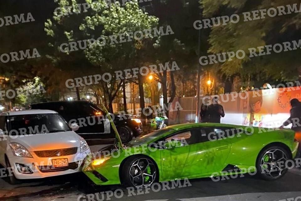 Abandonan Lamborghini tras choque en Polanco