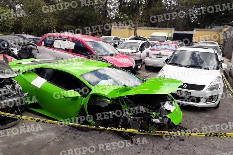 Abandonan Lamborghini tras choque en Polanco