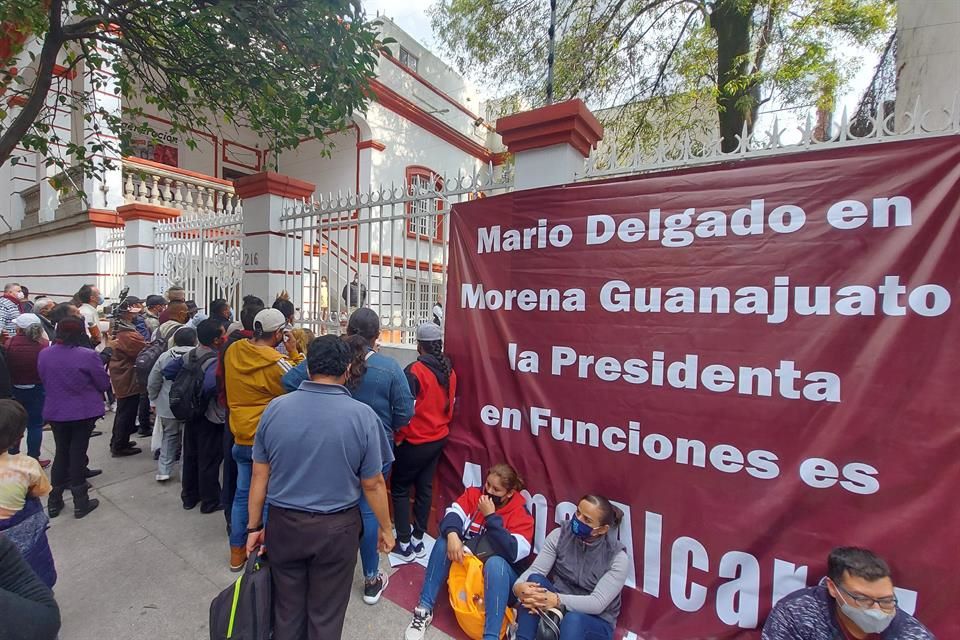 Urgen reconocer a Alcaraz como líder de Morena en Guanajuato