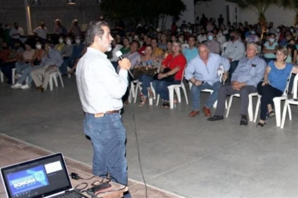 Reaparece ex Gobernador Padrés en mitin en Sonora
