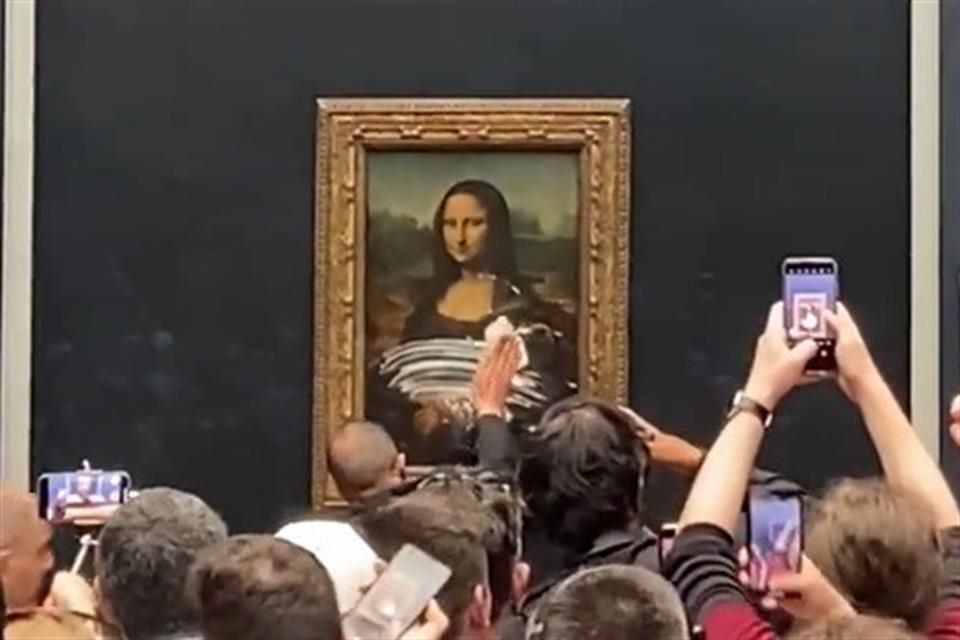Tiran pastelazo... ¡a la Mona Lisa!