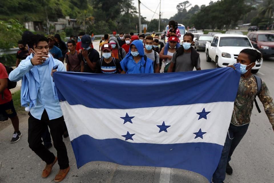 Sale de Honduras caravana de 400 migrantes