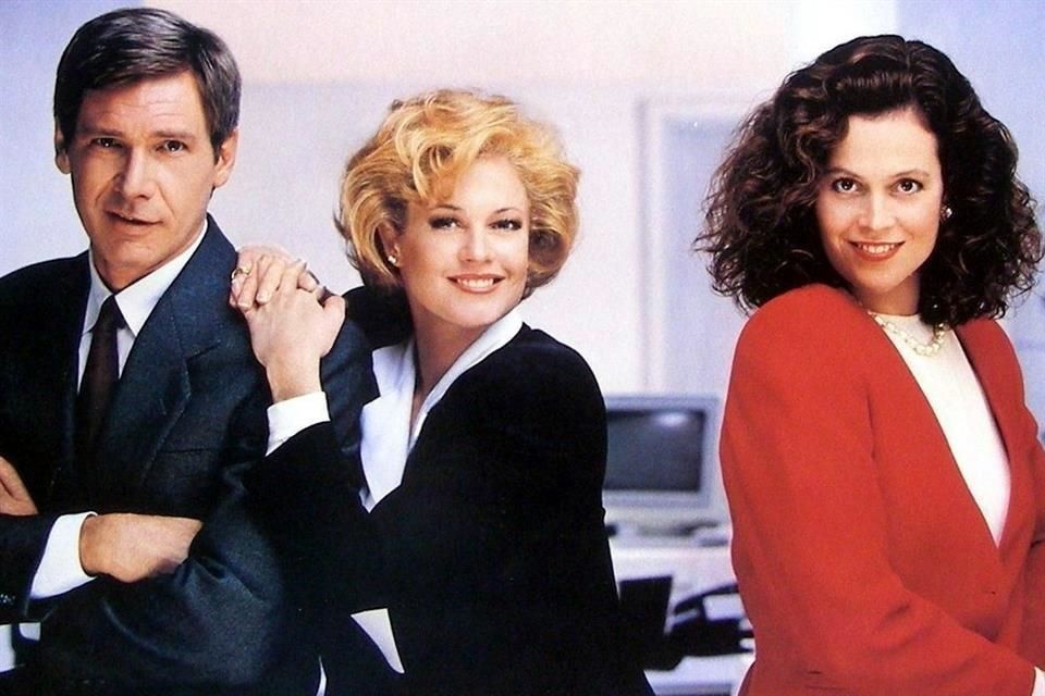 Producirá Selena Gómez remake de 'Secretaria Ejecutiva'