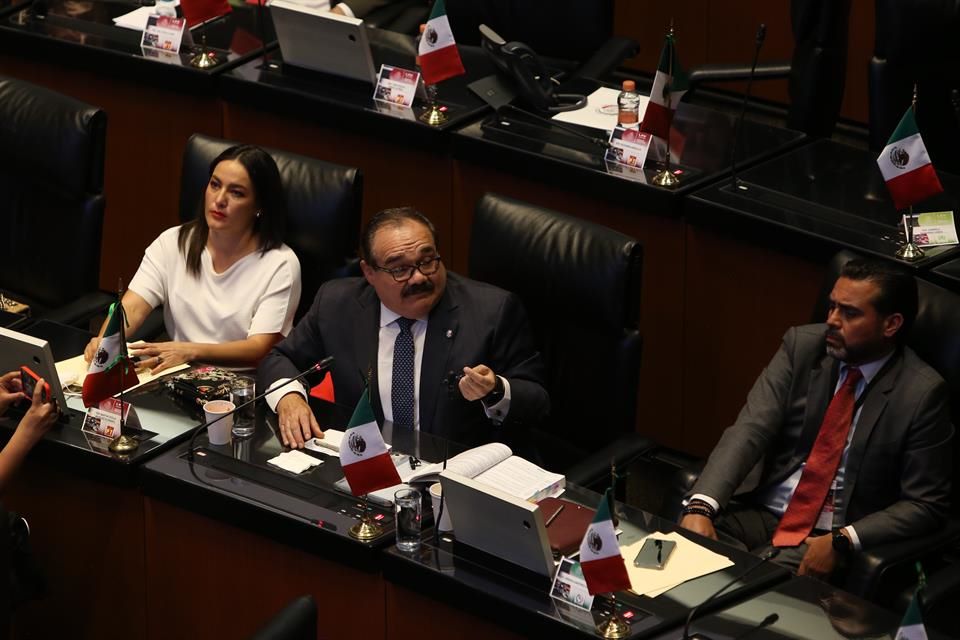 Morena pacta con PRI nuevo dictamen sobre militarización