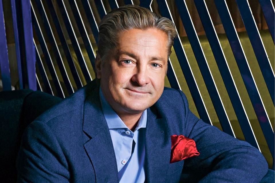 Alex Basteri rinde tributo a su mamá con su línea de ropa