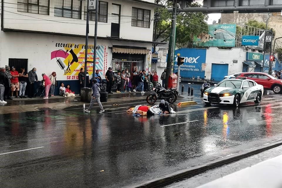 Muere motociclista arrollado por tráiler en 