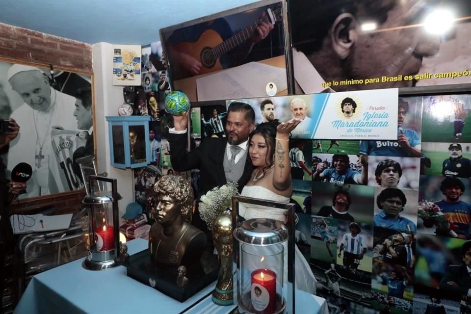 Se casa primera pareja en México en Iglesia Maradoniana