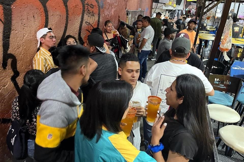 Desafían restricciones chelerías ilegales de Tepito