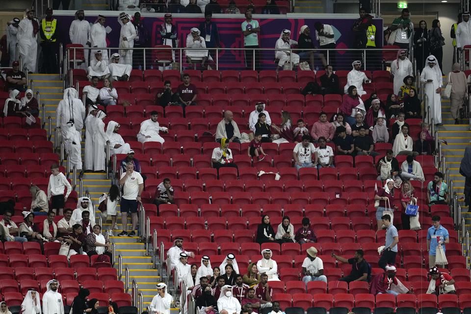 Abandonan qataríes a su Selección en partido contra Ecuador