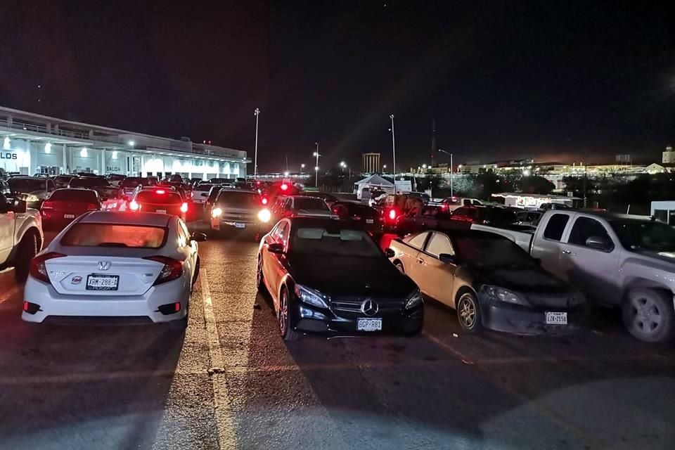 Arriba caravana de 10 mil paisanos a Nuevo Laredo