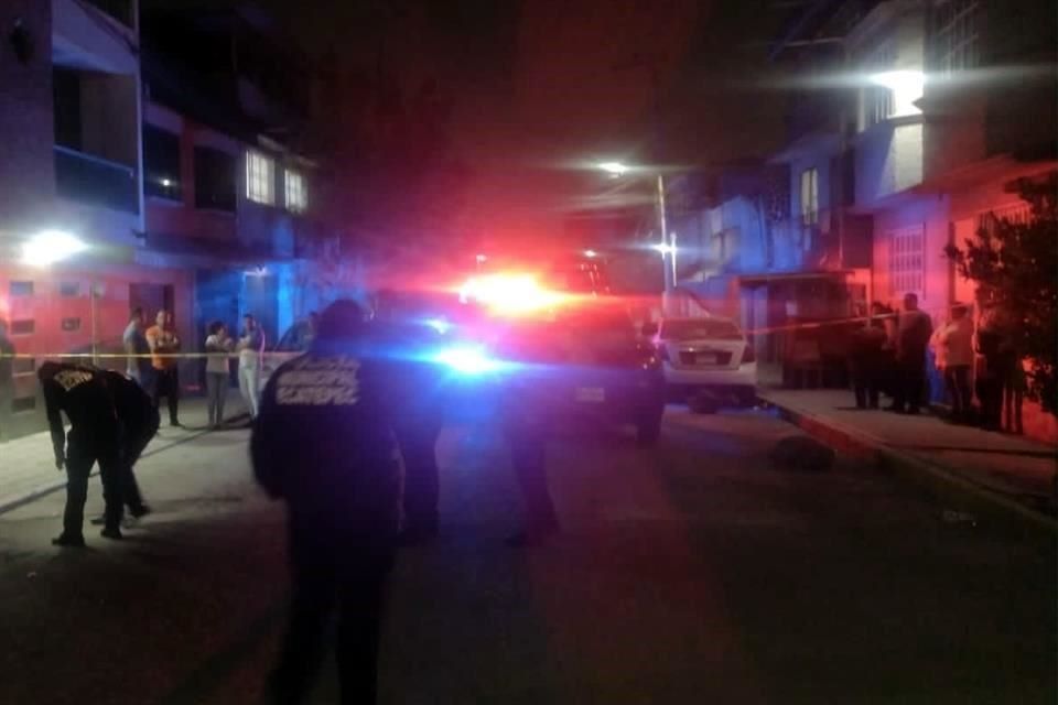 Asesinan a pareja afuera de su domicilio en Ecatepec Asesinan a pareja afuera de su domicilio en Ecatepec