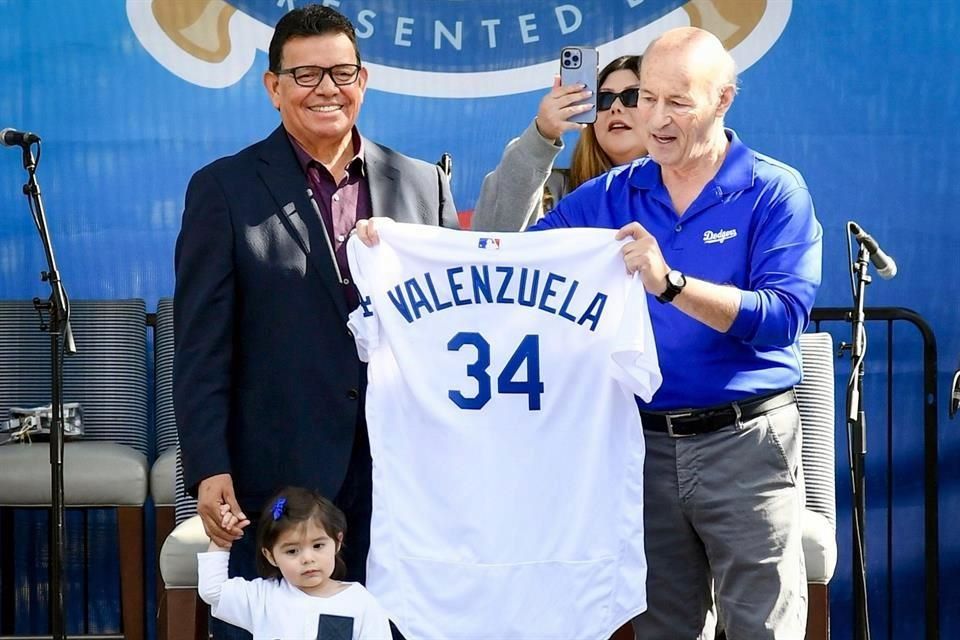 Cuál es el patrimonio neto de Fernando Valenzuela?