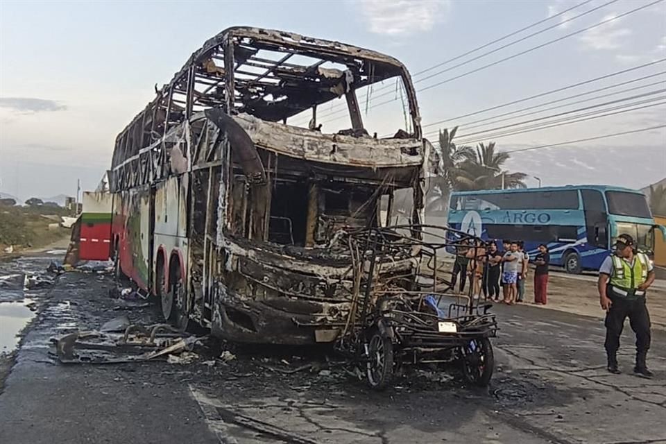 Deja accidente de tránsito 13 muertos en Perú