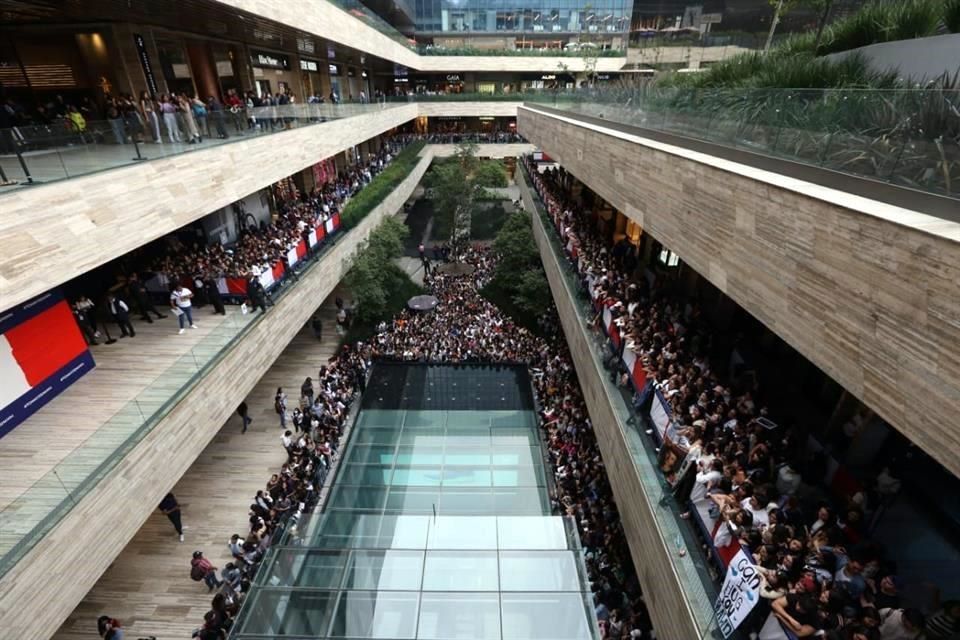 Sacuden fans mexicanas a Shawn Mendes con su cariño