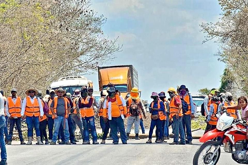 Paran trabajadores de Tren Maya
