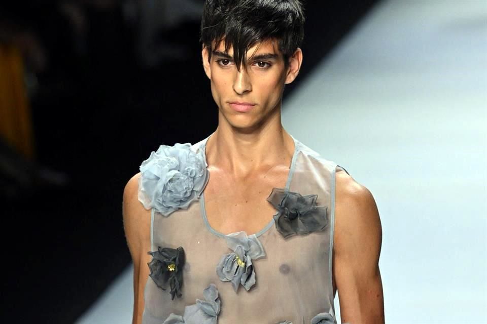 Dolce & Gabbana exalta la elegancia sensual del hombre en la Semana de la  Moda de Milán