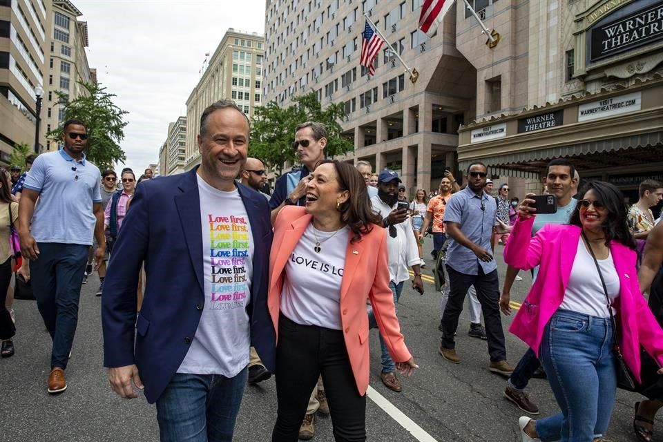 Se suma Harris a marcha LGBTQ+ en D.C.