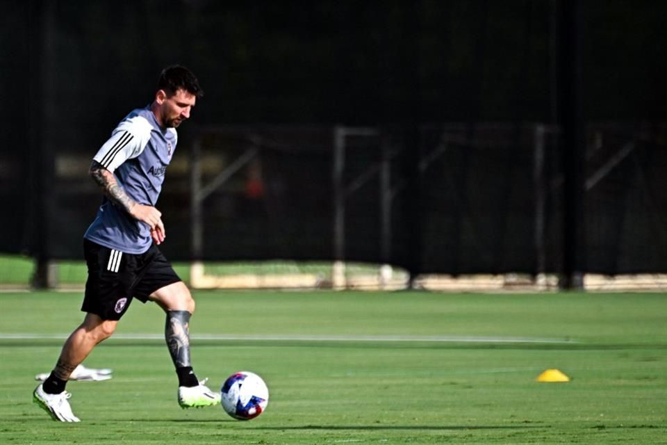 Lionel Messi regresó a las canchas con los nuevos Messi15 de