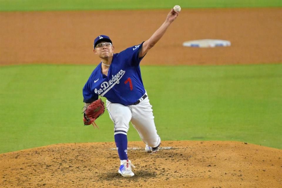 Primer triunfo de la temporada para el mexicano Julio Urías