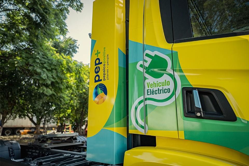 Llega tractocamión eléctrico a flota de PepsiCo México