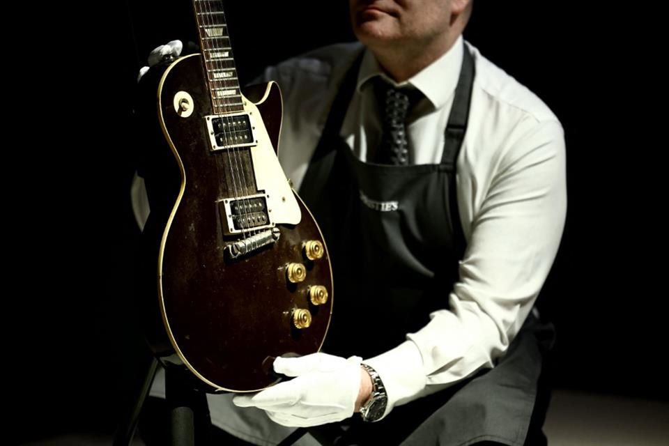 Exhiben guitarras de Jeff Beck en Londres antes de subasta