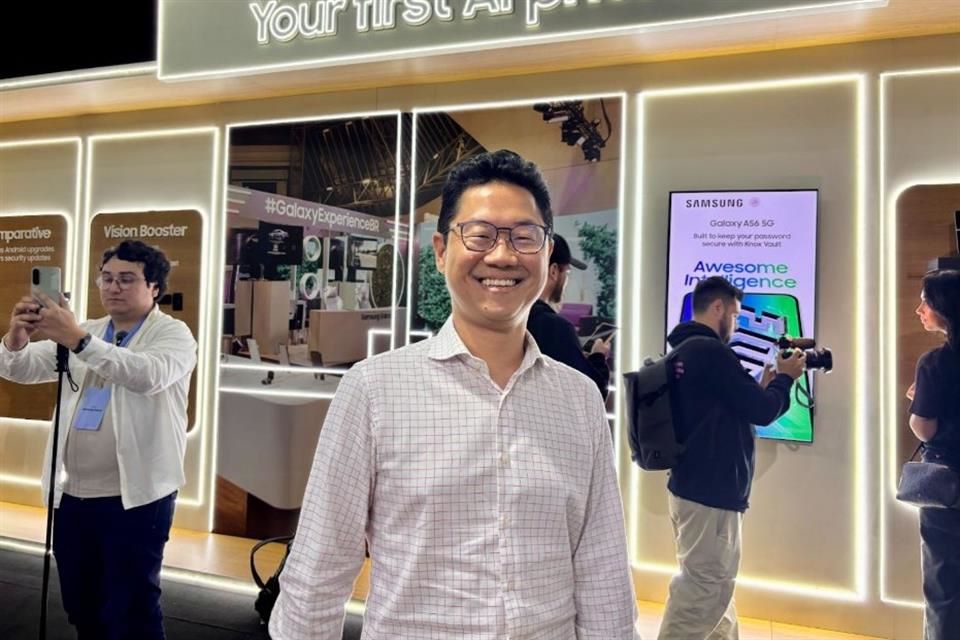 alexander Lee, of Samsung Latam's mobile division, discusses Samsung's commitment to democratizing AI.