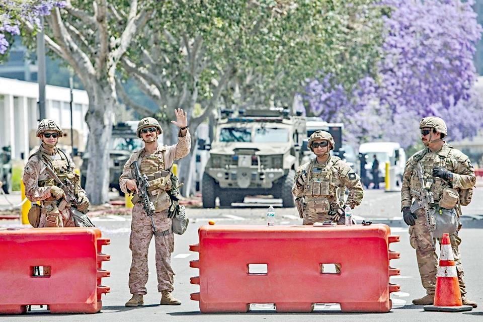 Exhibe hoy Trump 'poder de rey'... y calles exigen 'sin rey'