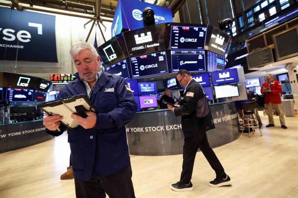 Cierran S&P 500 y Nasdaq febrero en números rojos